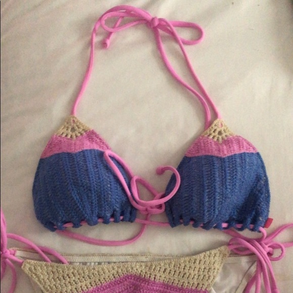 Bikini VS - Picture 1 of 2